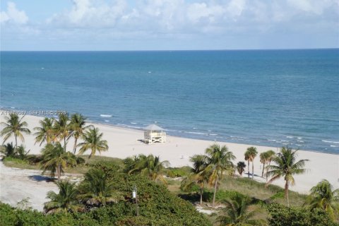 Кондоминиум с 2 спальнями в Ки-Бискейн, Флорида № 2033574