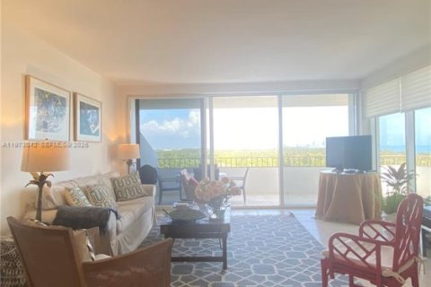 Снять в аренду кондоминиум в Ки-Бискейн, Флорида 2 спальни, 117.06м2, № 2033574 - фото 12