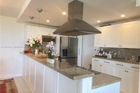 Снять в аренду кондоминиум в Ки-Бискейн, Флорида 2 спальни, 117.06м2, № 2033574 - фото 14