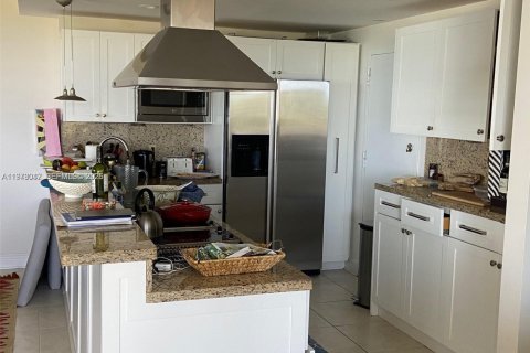 Снять в аренду кондоминиум в Ки-Бискейн, Флорида 2 спальни, 117.06м2, № 2033574 - фото 3