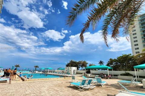 Condominio en Hollywood, Florida, 1 dormitorio № 2033704