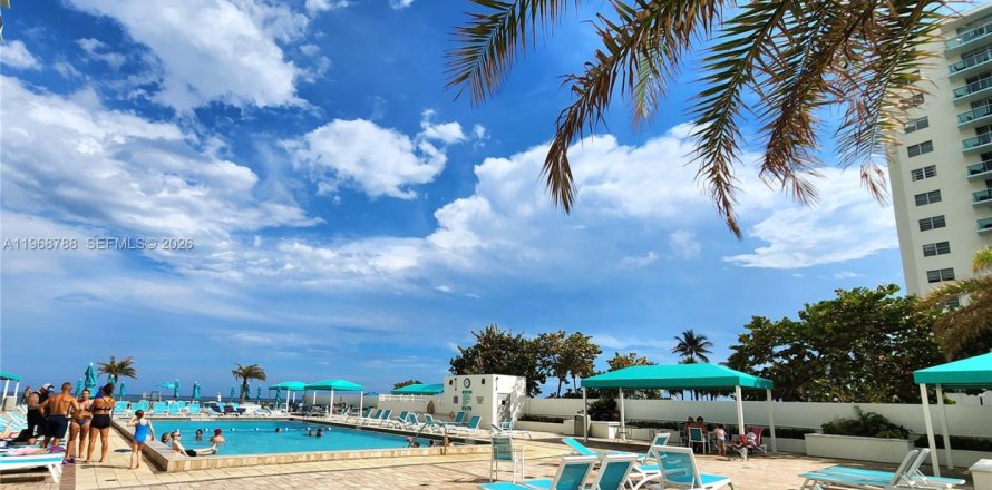 Кондоминиум с 1 спальней в Холливуд, Флорида № 2033704