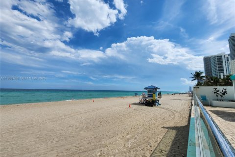 Купить кондоминиум в Холливуд, Флорида 1 спальня, 83.8м2, № 2033704 - фото 22