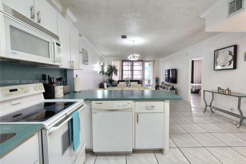 Купить кондоминиум в Холливуд, Флорида 1 спальня, 83.8м2, № 2033704 - фото 9