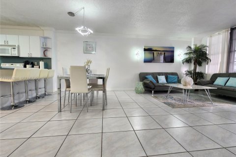 Купить кондоминиум в Холливуд, Флорида 1 спальня, 83.8м2, № 2033704 - фото 10