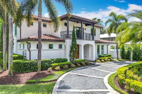 House in Winter Park, Florida 4 bedrooms, 307.23 sq.m. № 1644746 - photo 1