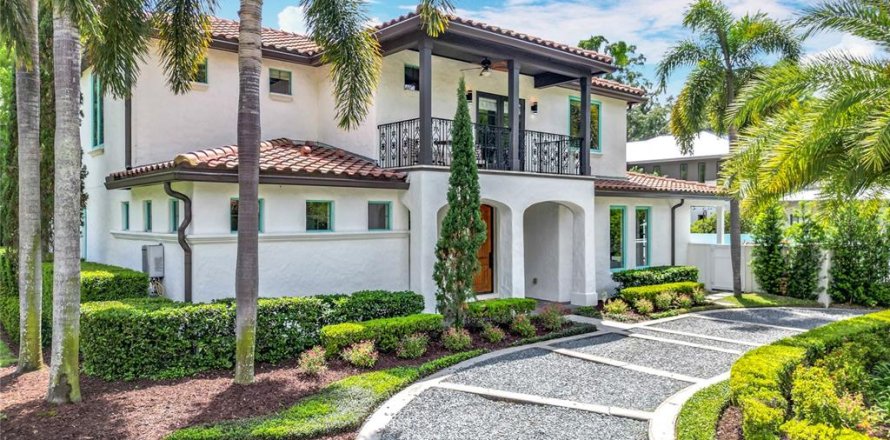 House in Winter Park, Florida 4 bedrooms, 307.23 sq.m. № 1644746