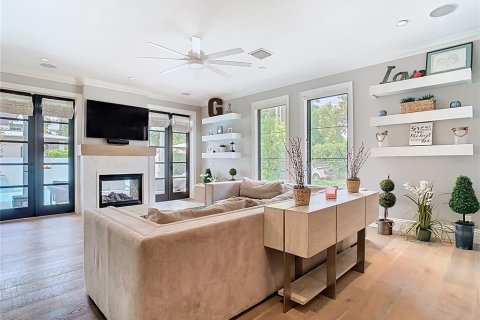 House in Winter Park, Florida 4 bedrooms, 307.23 sq.m. № 1644746 - photo 19