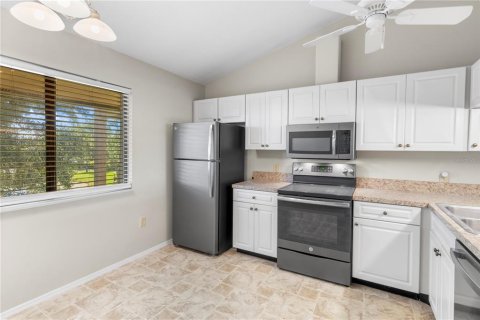 Condo in Sebastian, Florida, 2 bedrooms № 2229530 - photo 9