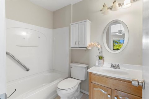 Condo in Sebastian, Florida, 2 bedrooms № 2229530 - photo 16