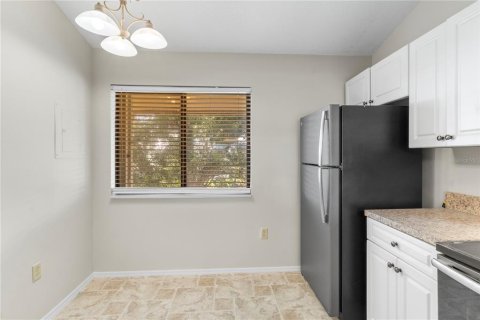 Condo in Sebastian, Florida, 2 bedrooms № 2229530 - photo 10