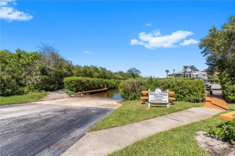 Condo in Sebastian, Florida, 2 bedrooms № 2229530 - photo 24