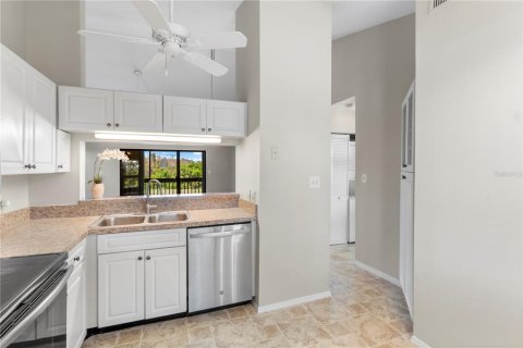 Condo in Sebastian, Florida, 2 bedrooms № 2229530 - photo 12
