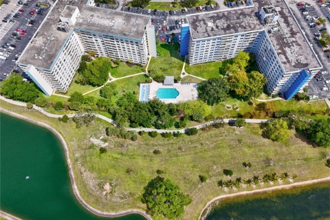 Condo in Hollywood, Florida, 1 bedroom  № 1647592 - photo 15