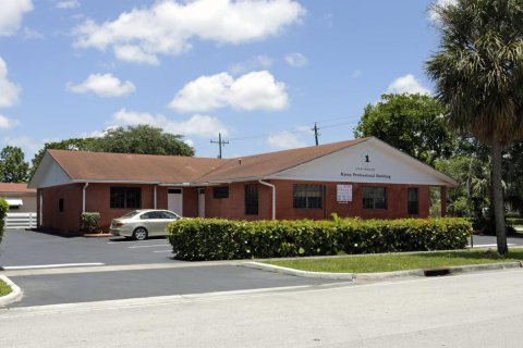 Propiedad comercial en North Miami Beach, Florida № 2146386