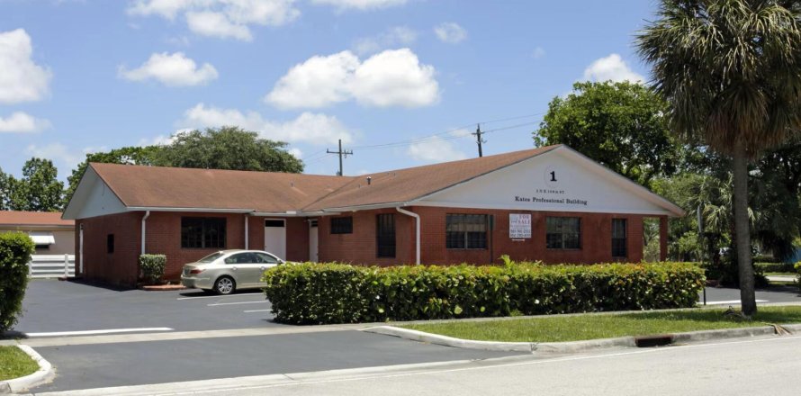 Propiedad comercial en North Miami Beach, Florida № 2146386