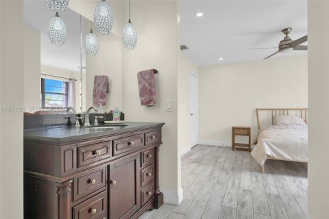 Villa ou maison à vendre à Hialeah, Floride: 2 chambres, 146.97 m2 № 2319655 - photo 22