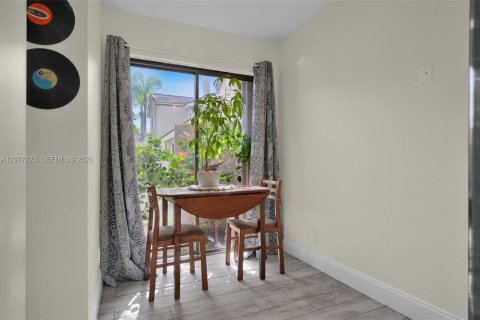 Villa ou maison à vendre à Hialeah, Floride: 2 chambres, 146.97 m2 № 2319655 - photo 8
