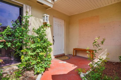 Villa ou maison à vendre à Hialeah, Floride: 2 chambres, 146.97 m2 № 2319655 - photo 29