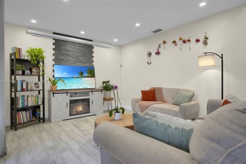 Villa ou maison à vendre à Hialeah, Floride: 2 chambres, 146.97 m2 № 2319655 - photo 5