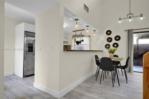 Villa ou maison à vendre à Hialeah, Floride: 2 chambres, 146.97 m2 № 2319655 - photo 7