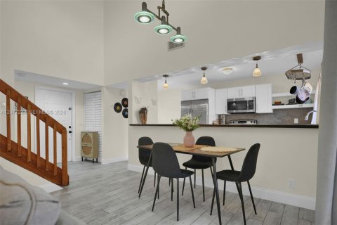 Villa ou maison à vendre à Hialeah, Floride: 2 chambres, 146.97 m2 № 2319655 - photo 6