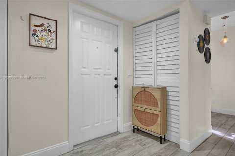 Villa ou maison à vendre à Hialeah, Floride: 2 chambres, 146.97 m2 № 2319655 - photo 10