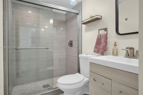 Villa ou maison à vendre à Hialeah, Floride: 2 chambres, 146.97 m2 № 2319655 - photo 20