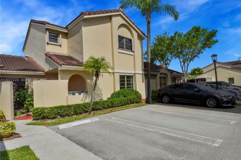 Villa ou maison à Hialeah, Floride 2 chambres, 146.97 m2 № 2319655