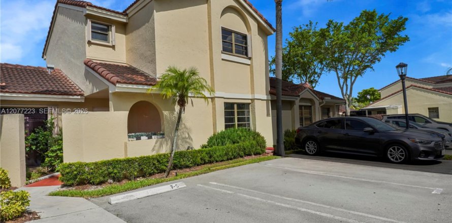 Villa ou maison à Hialeah, Floride 2 chambres, 146.97 m2 № 2319655