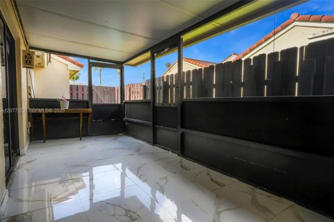 Villa ou maison à vendre à Hialeah, Floride: 2 chambres, 146.97 m2 № 2319655 - photo 26
