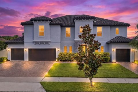 House in Oviedo, Florida 7 bedrooms, 465.63 sq.m. № 2277340