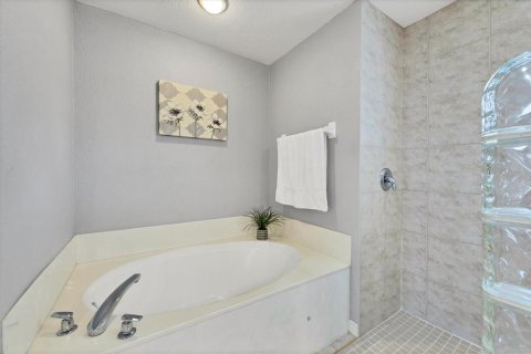 House in Venice, Florida 3 bedrooms, 209.22 sq.m. № 1781409 - photo 21