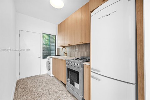 Снять в аренду квартиру в Майами-Бич, Флорида 2 спальни, 65.03м2, № 1942250 - фото 11