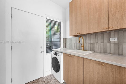 Снять в аренду квартиру в Майами-Бич, Флорида 2 спальни, 65.03м2, № 1942250 - фото 12