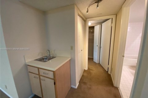 Apartment in Tamarac, Florida 1 bedroom, 68.84 sq.m. № 2036287 - photo 12