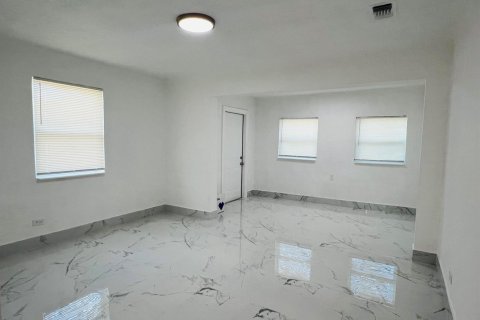House in Fort Lauderdale, Florida 5 bedrooms, 179.86 sq.m. № 2083547 - photo 13