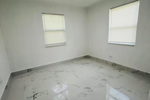 House in Fort Lauderdale, Florida 5 bedrooms, 179.86 sq.m. № 2083547 - photo 17