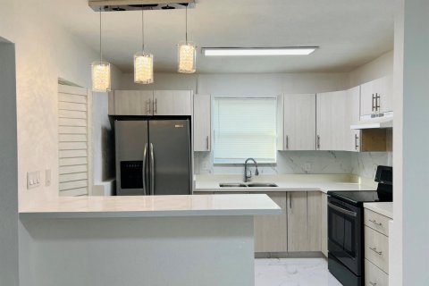 House in Fort Lauderdale, Florida 5 bedrooms, 179.86 sq.m. № 2083547 - photo 6