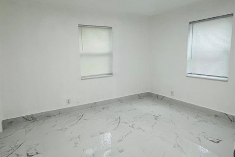 House in Fort Lauderdale, Florida 5 bedrooms, 179.86 sq.m. № 2083547 - photo 20