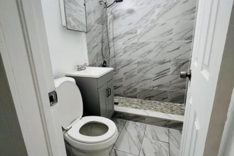 House in Fort Lauderdale, Florida 5 bedrooms, 179.86 sq.m. № 2083547 - photo 15