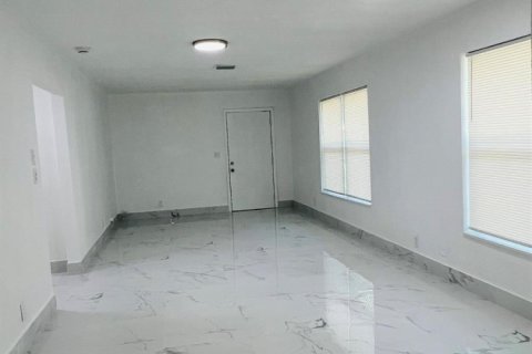 House in Fort Lauderdale, Florida 5 bedrooms, 179.86 sq.m. № 2083547 - photo 19