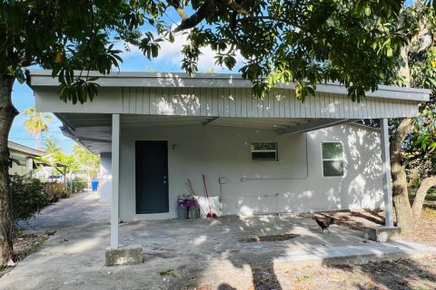 House in Fort Lauderdale, Florida 5 bedrooms, 179.86 sq.m. № 2083547 - photo 5
