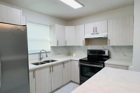House in Fort Lauderdale, Florida 5 bedrooms, 179.86 sq.m. № 2083547 - photo 9