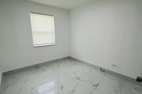 House in Fort Lauderdale, Florida 5 bedrooms, 179.86 sq.m. № 2083547 - photo 18
