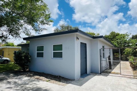 House in Fort Lauderdale, Florida 5 bedrooms, 179.86 sq.m. № 2083547 - photo 2