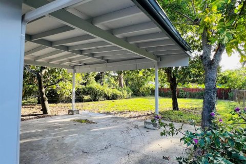House in Fort Lauderdale, Florida 5 bedrooms, 179.86 sq.m. № 2083547 - photo 4