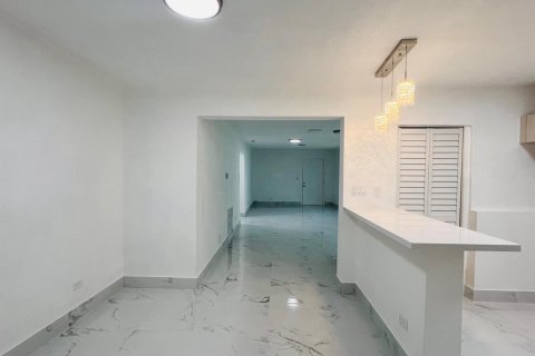 House in Fort Lauderdale, Florida 5 bedrooms, 179.86 sq.m. № 2083547 - photo 11