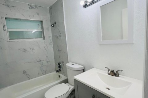 House in Fort Lauderdale, Florida 5 bedrooms, 179.86 sq.m. № 2083547 - photo 22