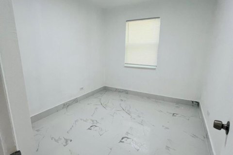 House in Fort Lauderdale, Florida 5 bedrooms, 179.86 sq.m. № 2083547 - photo 16